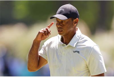 Tiger Woods uses a 10-step rule to manage his emotions on the course.
